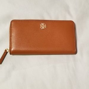 NWT- Marsden zip continental Tory burch wallet
